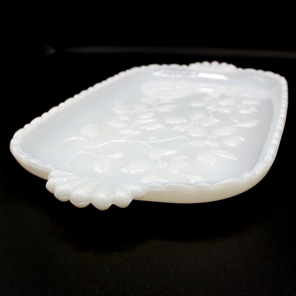 Vintage 1930s Hazel Atlas Dogwood Pattern Milk Glass Luncheon Plate & Cup Set - Picture 4 of 8